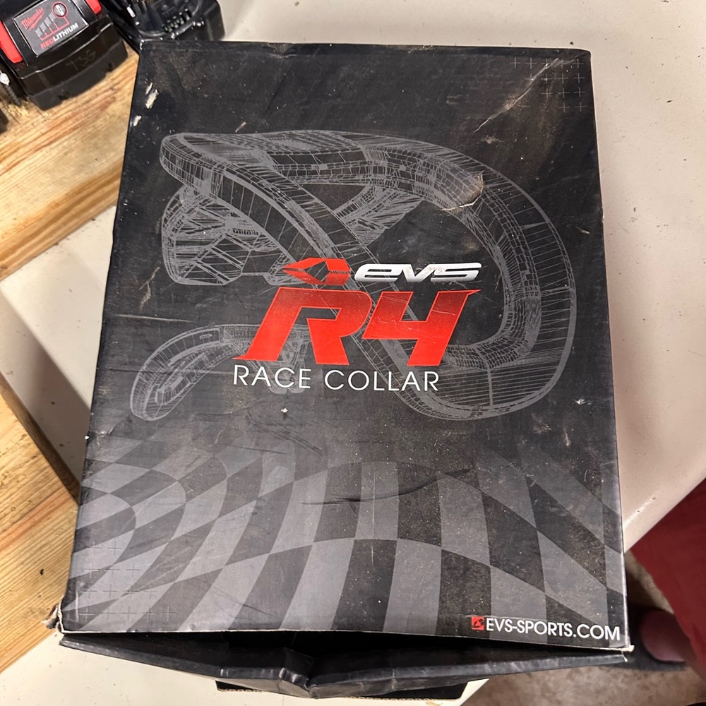 EVS R4 Race Collar